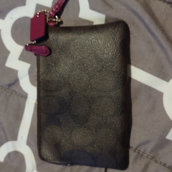 Signature Authentic Coach Leather Wristlet in Wine Color - Picture 2 of 4